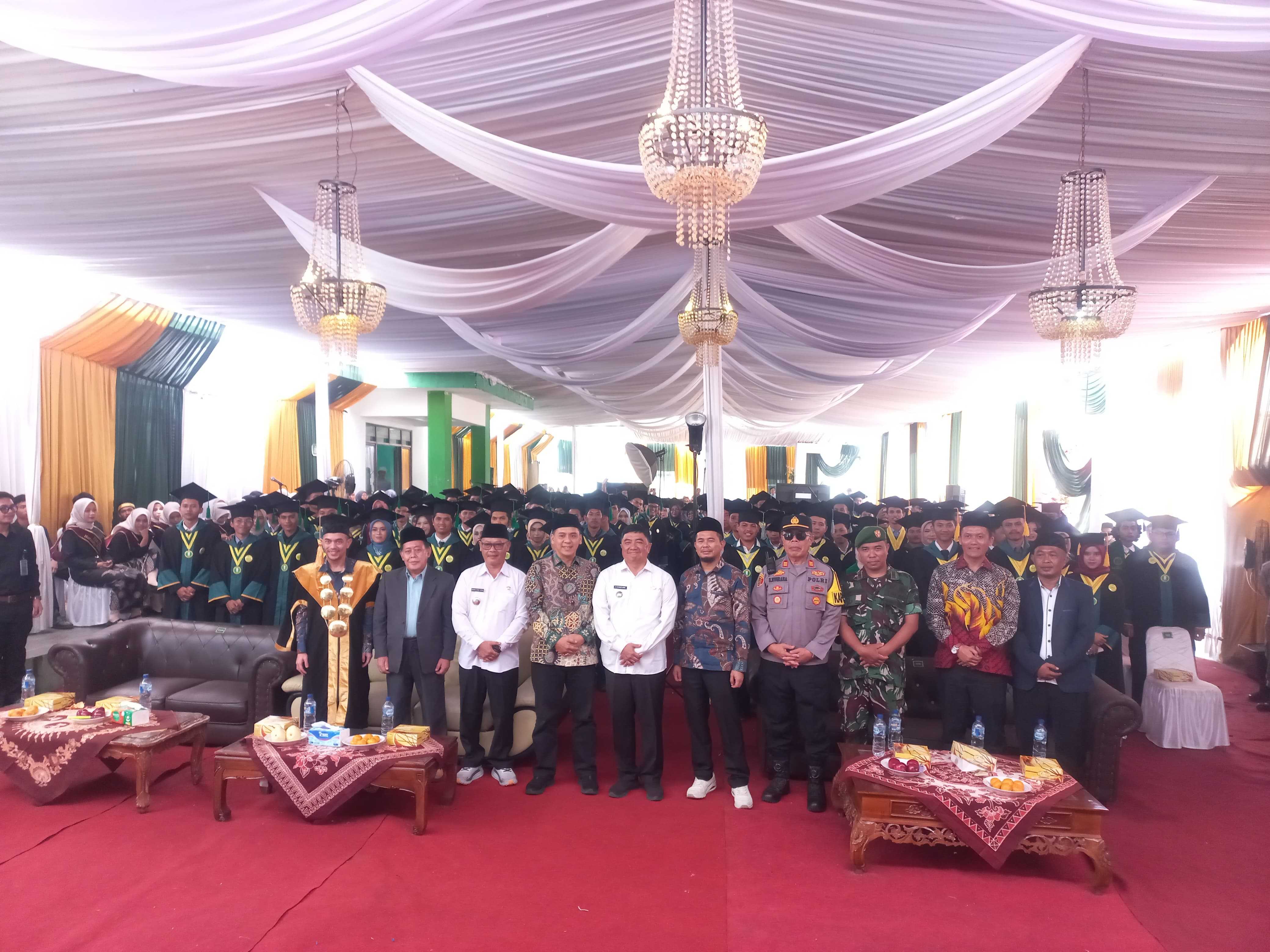 STAI KH Badruzzaman Wisuda 208 Mahasiswa, Siap Bertransformasi Jadi Institut
