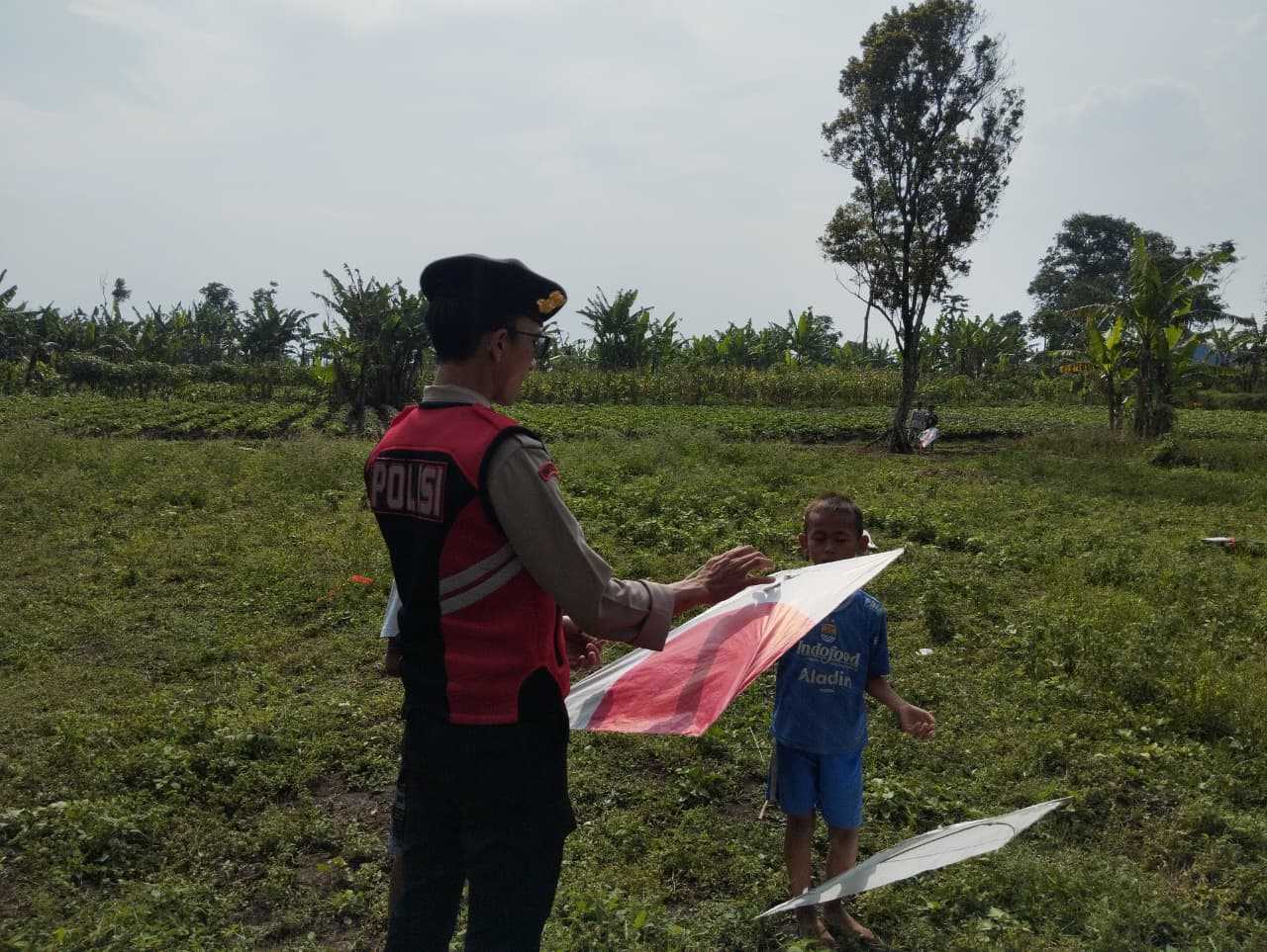 Demi Keselamatan, Polres Garut dan PLN Ingatkan Warga Tak Main Layangan di Area Listrik Tegangan Tinggi