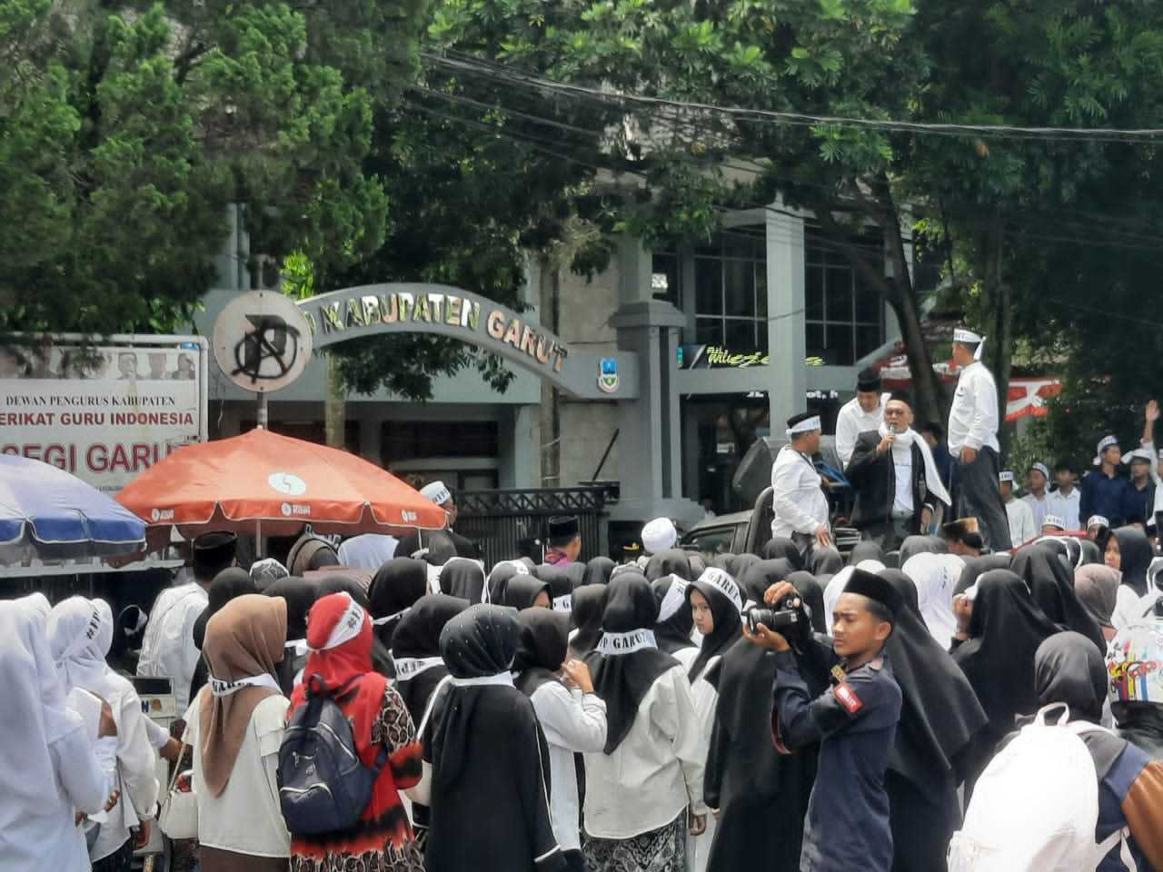 Hari Santri Jadi Aksi Tuntutan, Ribuan Santri Garut Minta Kebijakan Pro Pesantren