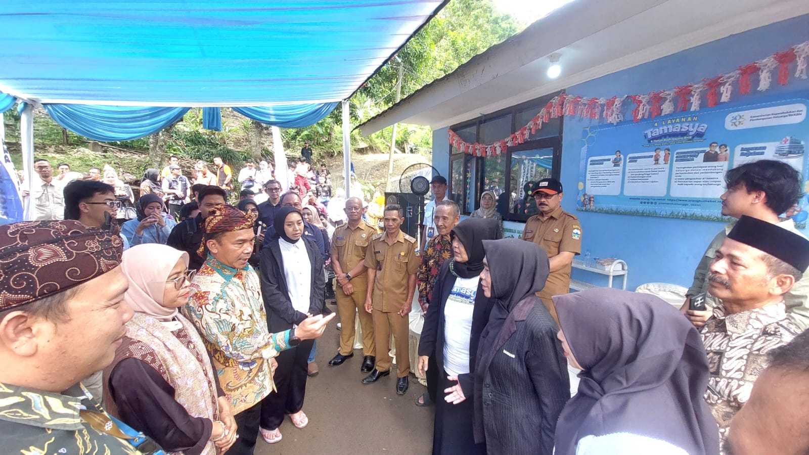 Sinergi, Menteri Wihaji Apresiasi Gotong Royong Warga dan Pemkab Garut Bangun Pendidikan Anak Petani