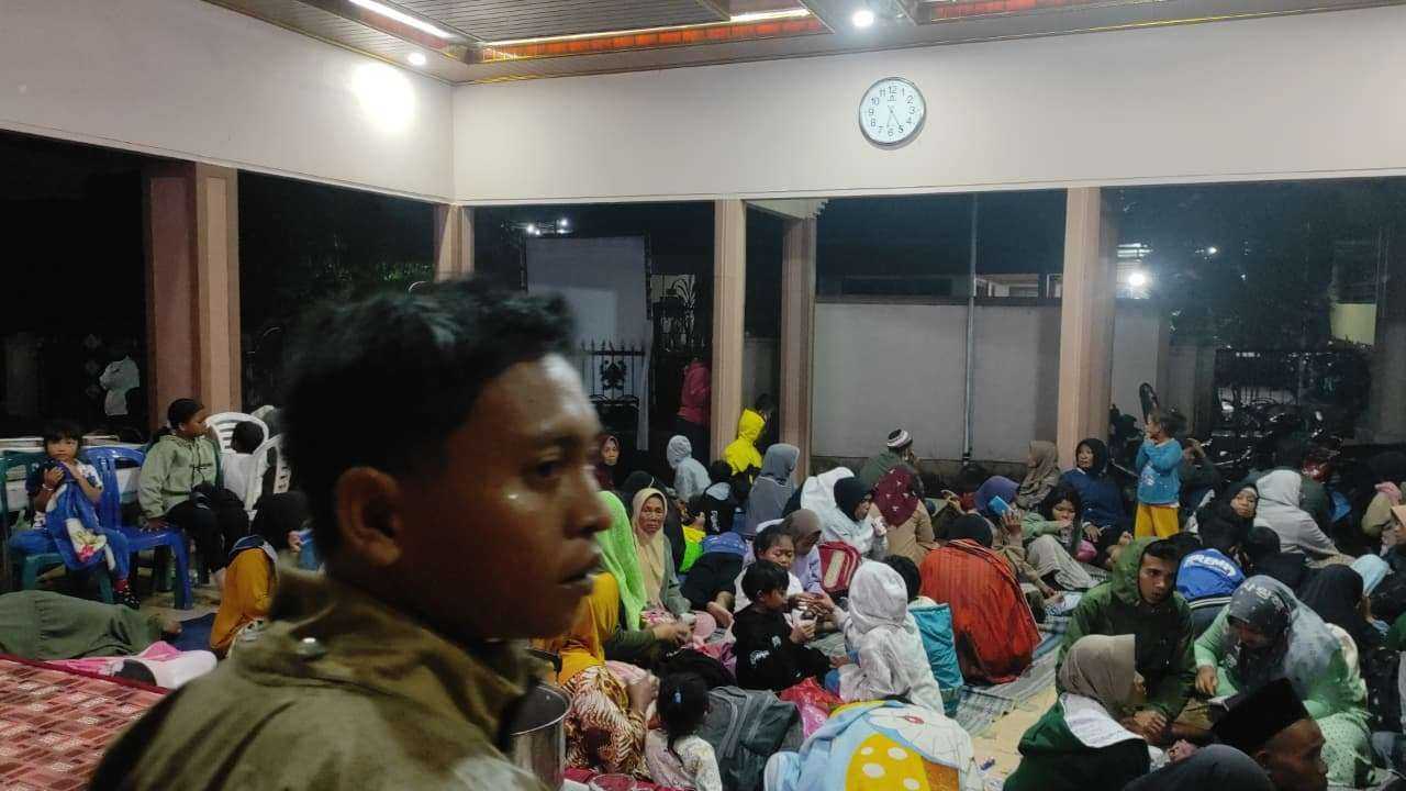 Status Awas Gunung Semeru, 300 Warga Dievakuasi ke Dua Lokasi Pengungsian