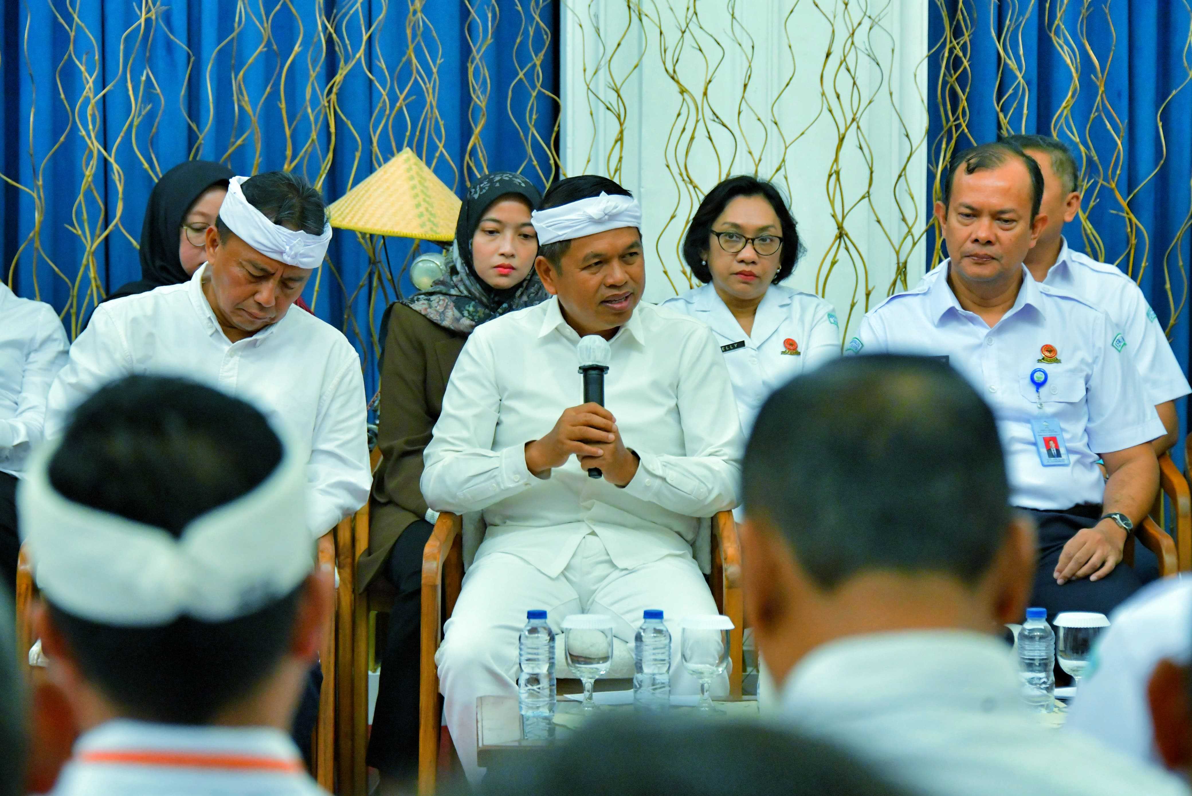 Demi Putus Rantai Utang Bank Emok, KDM Biayai Hiburan Hajatan Warga Tidak Mampu