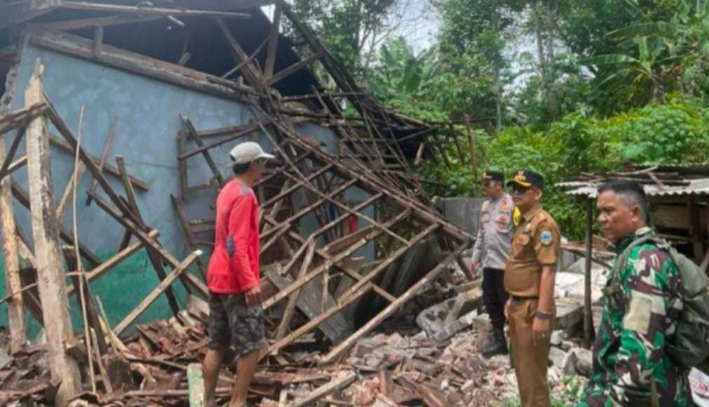 Pergerakan Tanah Ancam Permukiman, Polsek Caringin Lakukan Peninjauan dan Pengamanan Lokasi