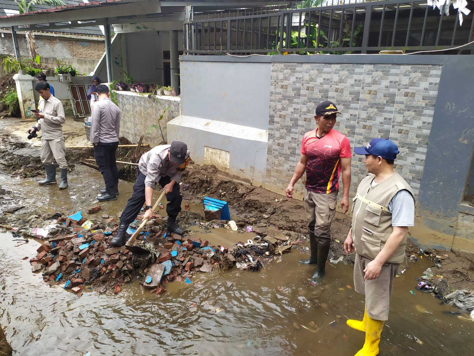 Hujan Ekstrem Picu Banjir Cisurupan, 46 Rumah Terdampak dan Saluran Air Dipastikan Kembali Normal