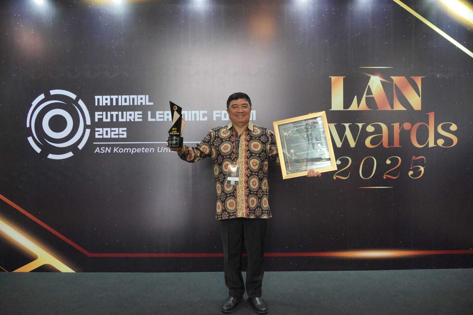 Bupati Garut Abdusy Syakur Amin Dinobatkan Sebagai Pemimpin Transformasional di LAN Award 2025