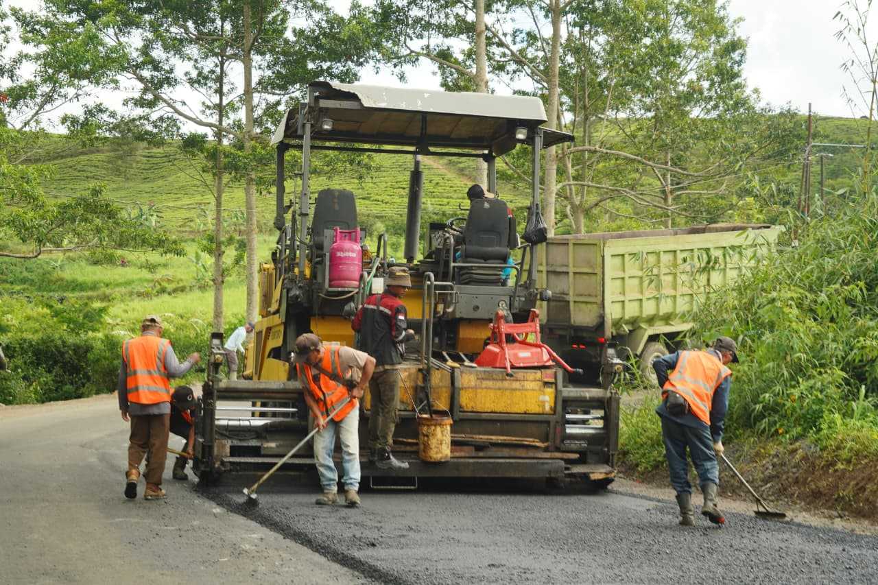 Siap Sambut Libur Akhir Tahun, Jalan Cikajang–Sumadra Dipastikan Berstandar Nasional