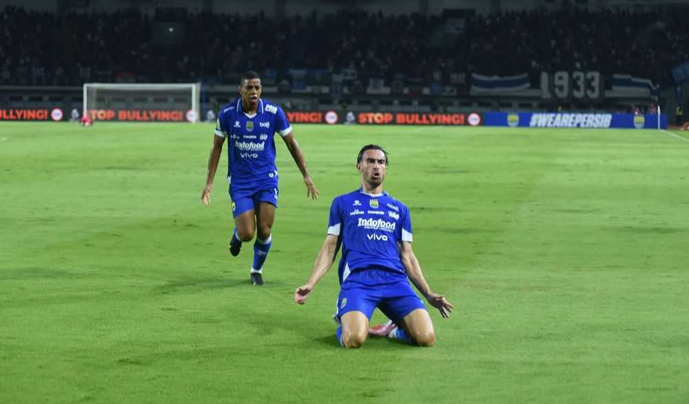 Bangkit Usai Gagal Penalti, Andrew Jung Antar PERSIB Unggul atas PSM