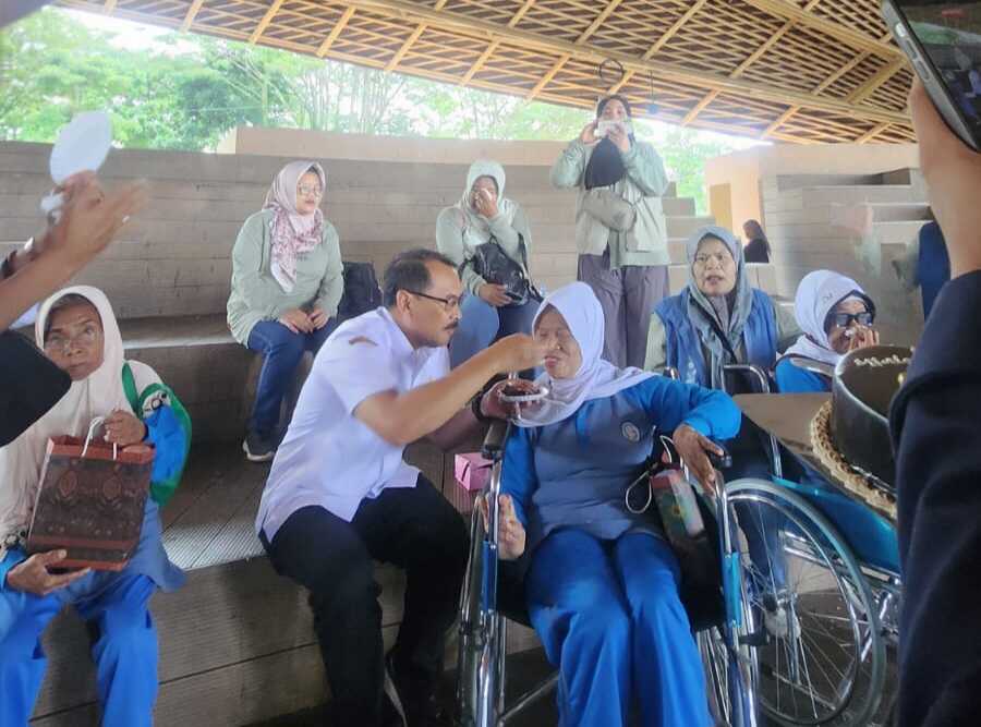 Lewat Program SIDAYA, Dinas PPKBPPPA Garut Ajak Lansia Tetap Aktif dan Bahagia