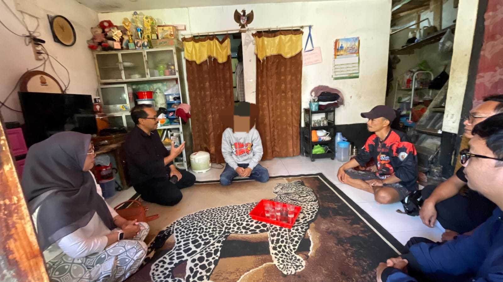 DPPKBPPPA Garut Lakukan Kunjungan dan Trauma Healing terhadap Korban Penculikan dan Penganiayaan di Cikajang