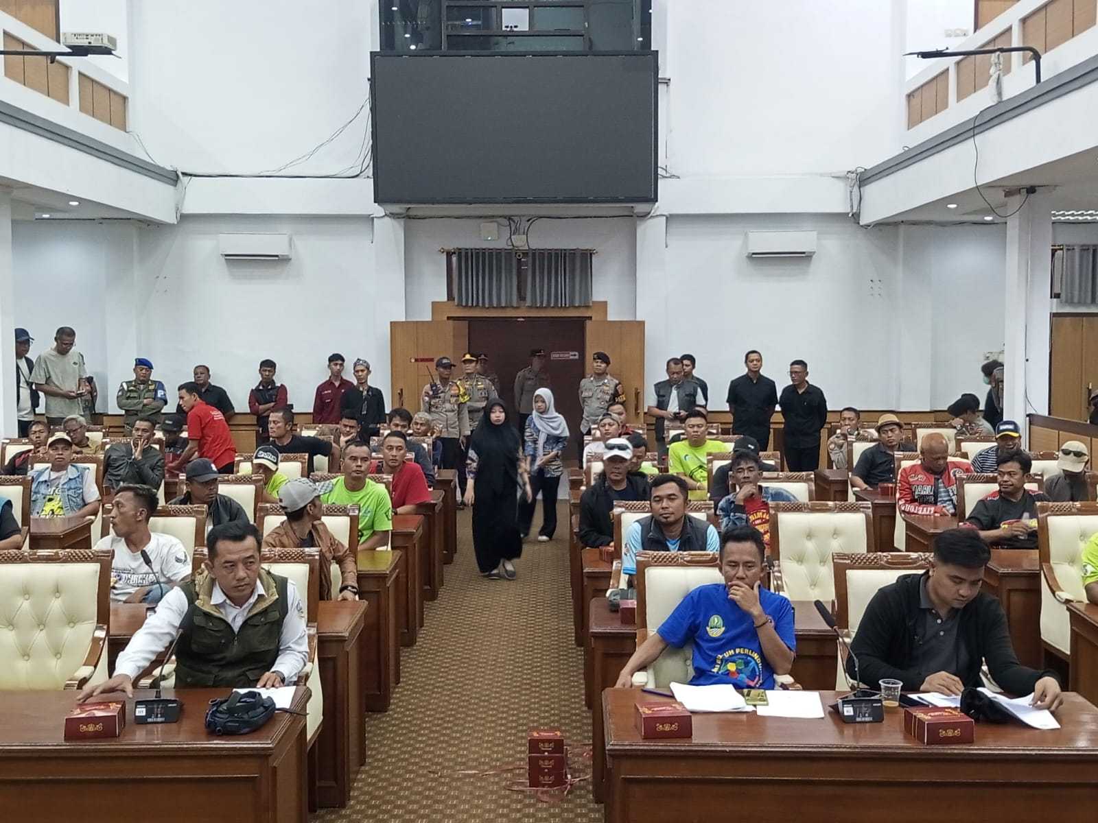 Penutupan Sementara Tambang Pasir Picu Protes Sopir Truk di Garut, DPRD Diminta Carikan Solusi