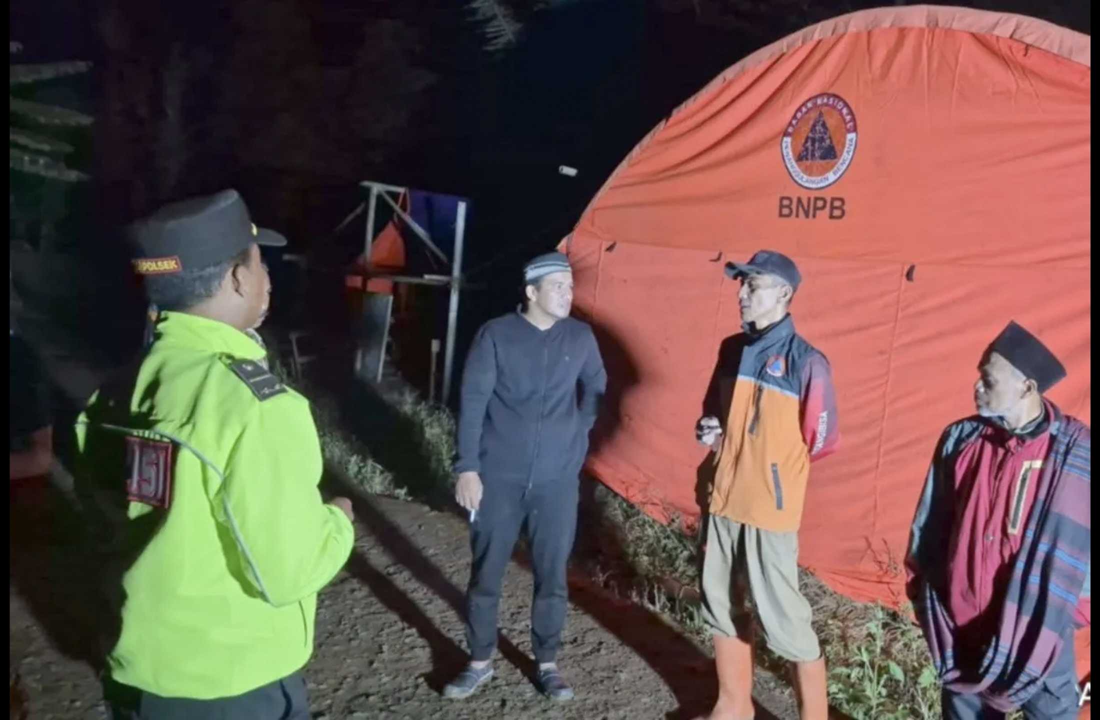 Sekolah Terdampak Tanah Bergerak, Siswa MI di Banjarwangi Belajar di Tenda Darurat