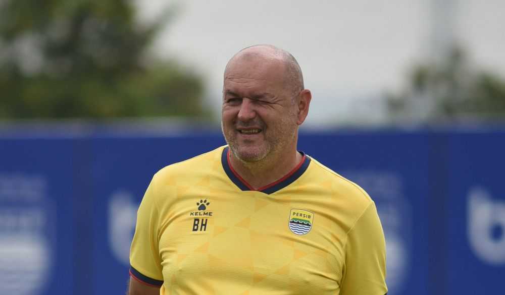 Bojan Hodak Tak Terlena Status Persib di Puncak Klasemen Paruh Musim