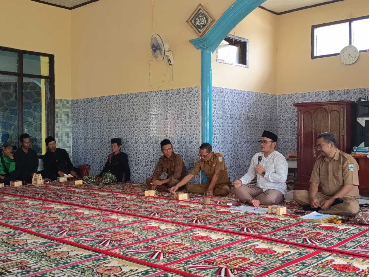 Wakil Ketua DPRD Garut Reses di Cisompet, Warga Soroti Pengalihan Dana Desa dan Jalan Rusak