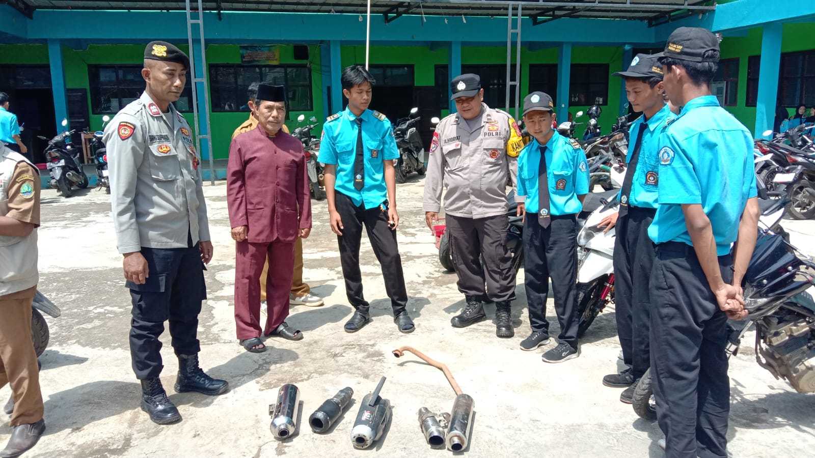 Sekolah di Sukawening Bersama Polisi Tindak Knalpot Brong di Lingkungan Pendidikan