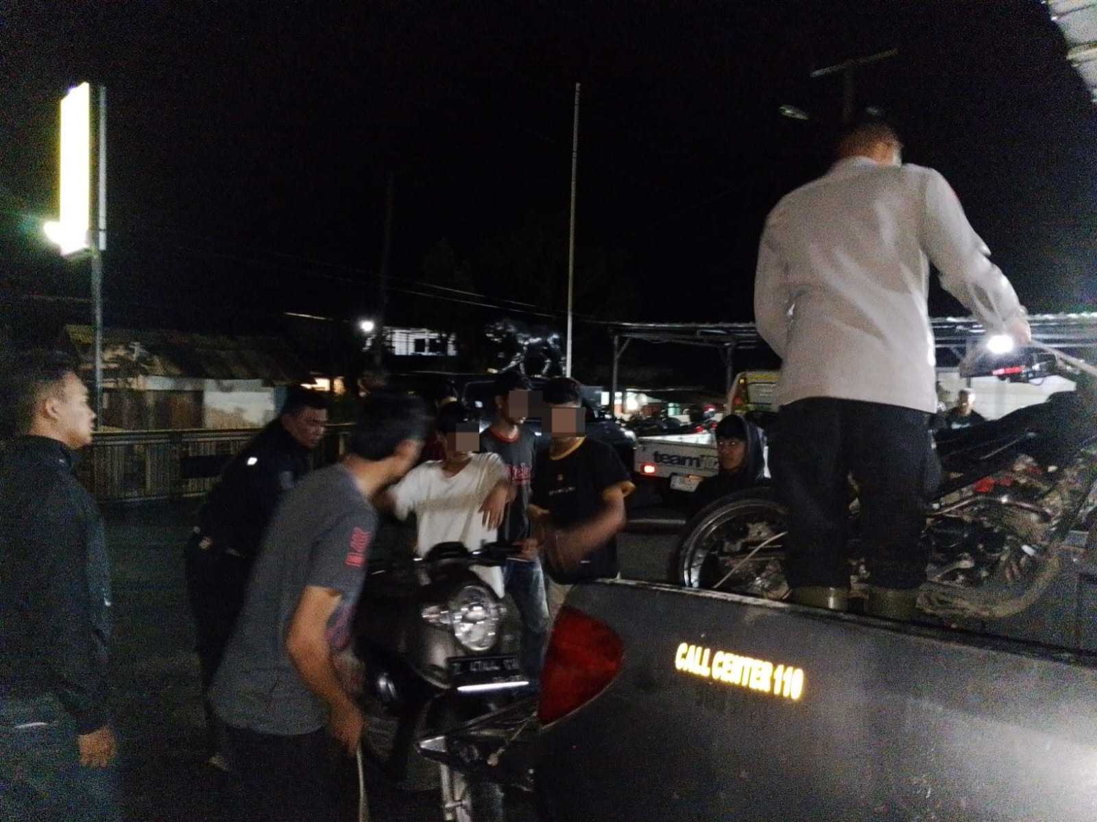 Tengah Malam, Polisi Tertibkan Balap Liar di Pasirwangi dan Sita Belasan Motor