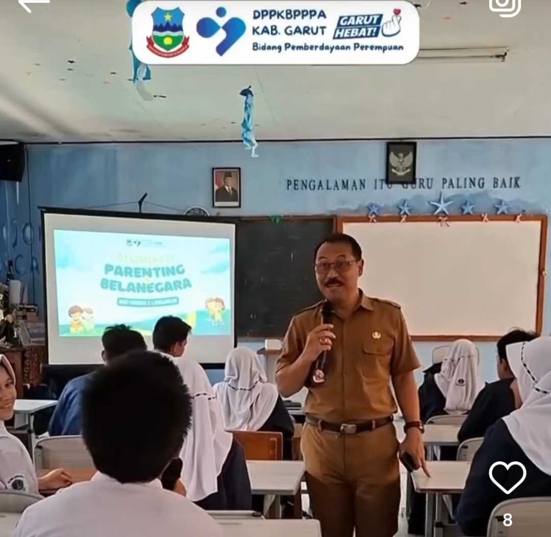 Tanamkan Karakter Generasi Muda, DPPKBPPPA Garut Sosialisasikan Parenting dan Bela Negara di SMPN 1 Limbangan